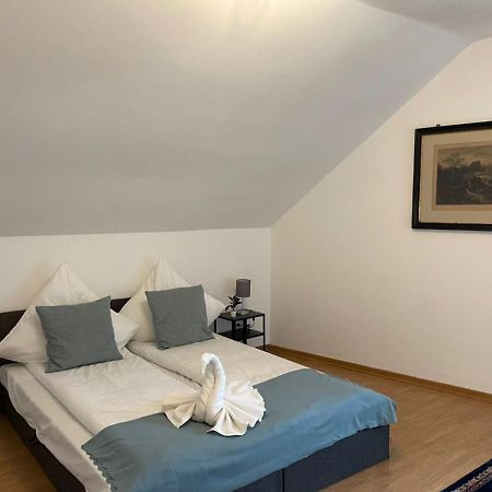 Riverside Attic Apartment Near The Chocolate Museum Cologne Exterior photo