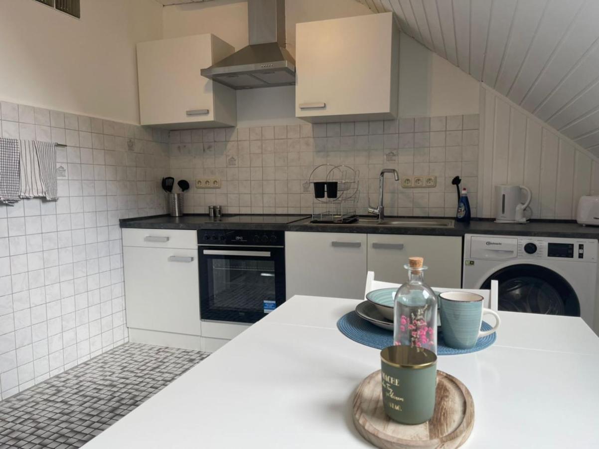 Riverside Attic Apartment Near The Chocolate Museum Cologne Exterior photo
