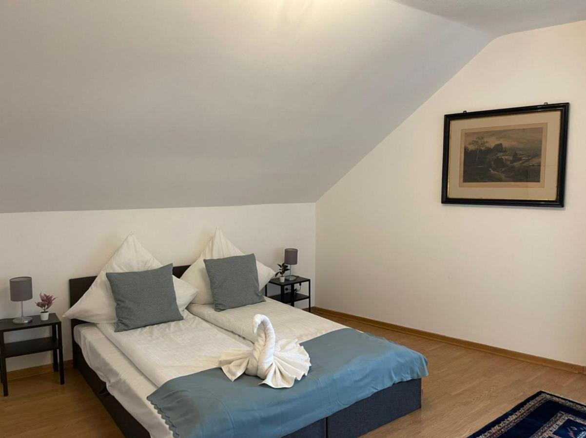 Riverside Attic Apartment Near The Chocolate Museum Cologne Exterior photo